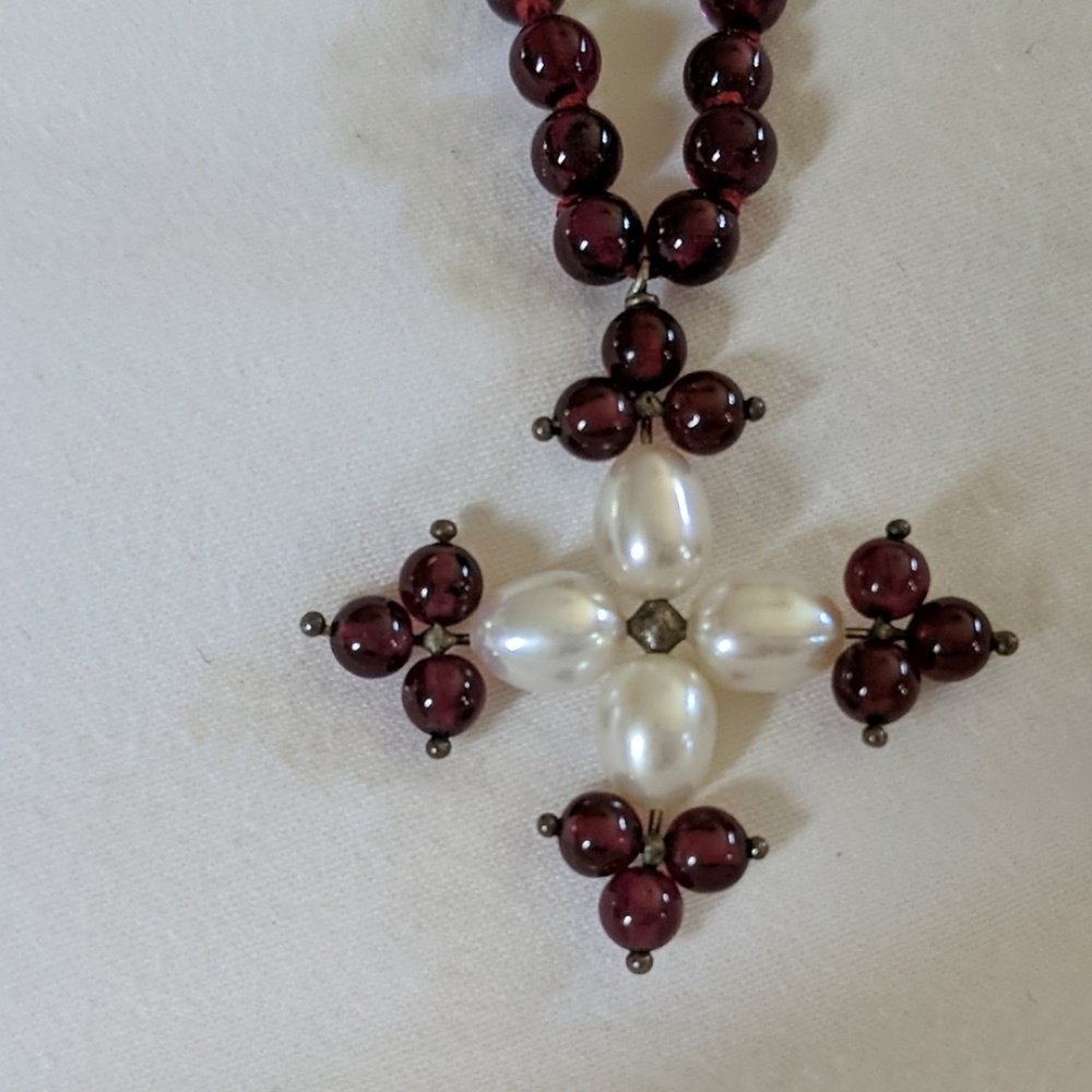 Faux Garnet and Pearl Necklace - Picture 2 of 4